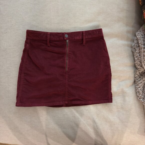Madewell Stretch Velveteen Straight Zip Mini Skirt in Dark Cabernet - Picture 2 of 12